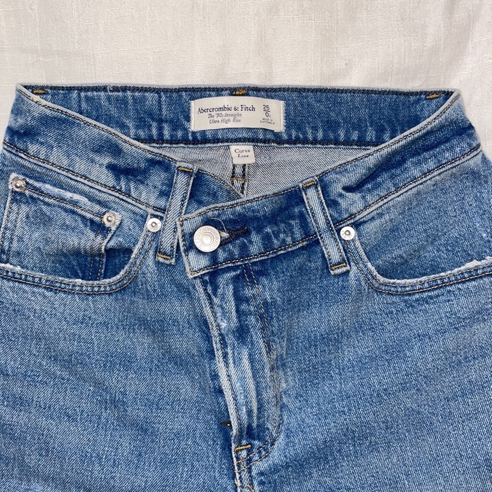 Abercrombie & Fitch The 90’s Straight Ultra High Rise Jean Size: 25 Short